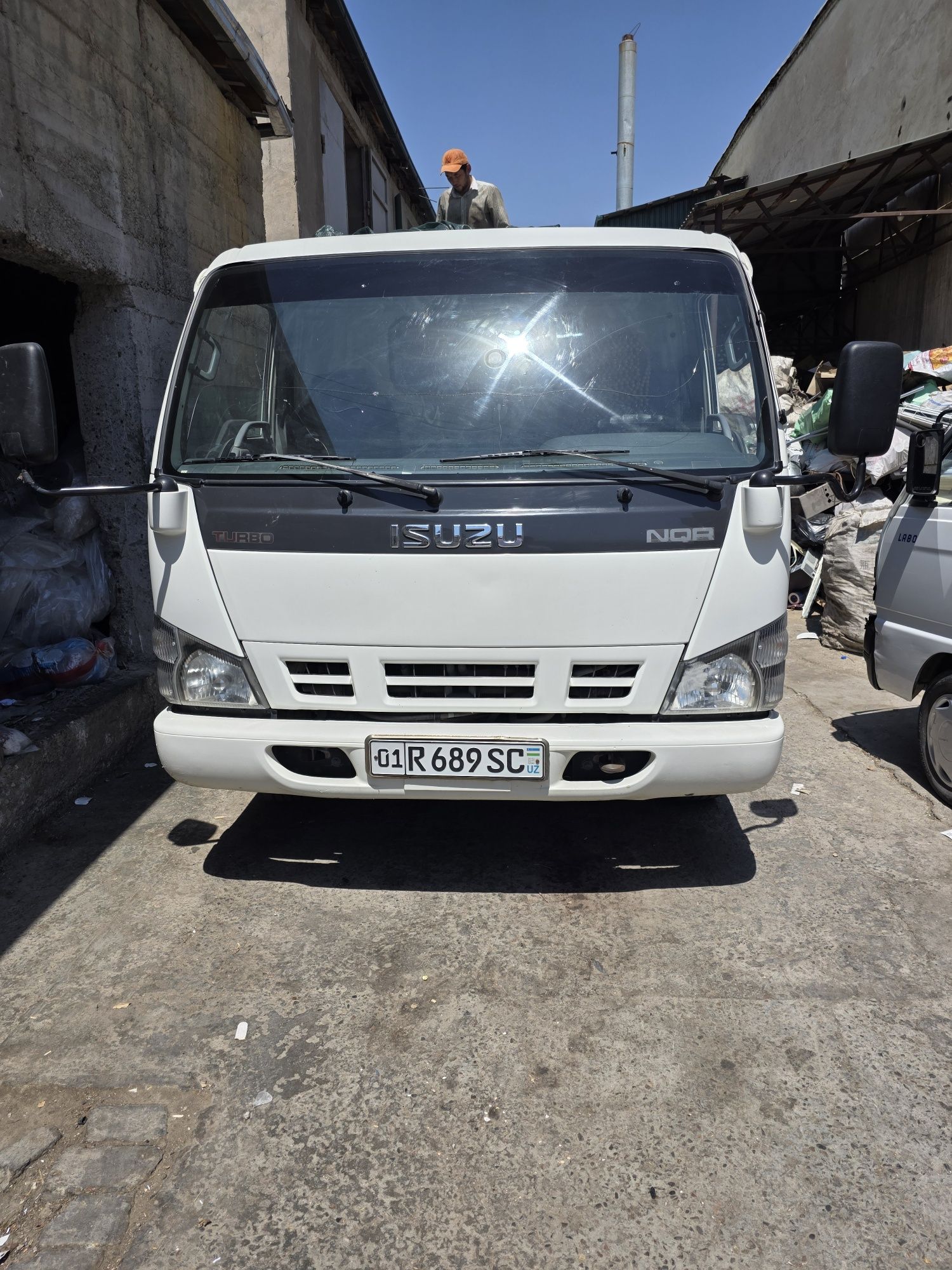 Yuk tashish xizmati (ISUZU SAMASVOLDA)