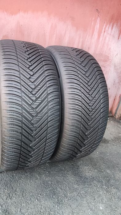 2бр. всесезонни гуми 225/50/17 Hankook Kinergy 4S
dot5023
7.7mm
Много
