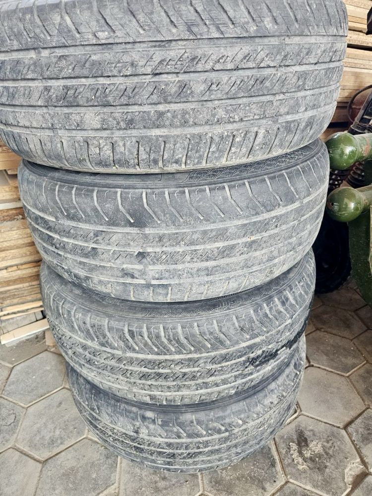 215/60R16 Сотилади. 300 000 сум договорная