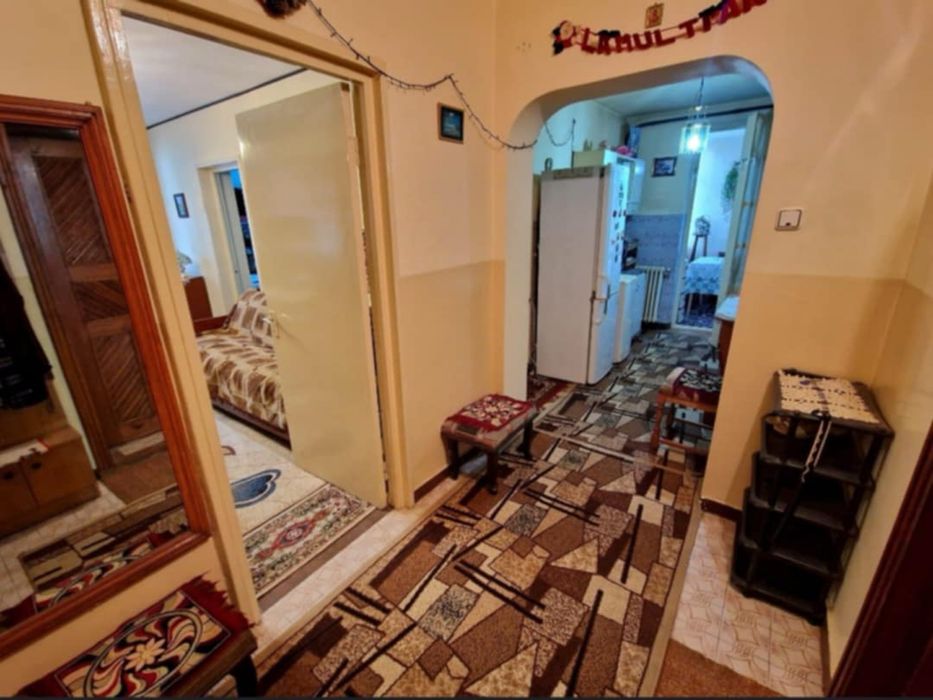 Apartament (2 camere) de vanzare!