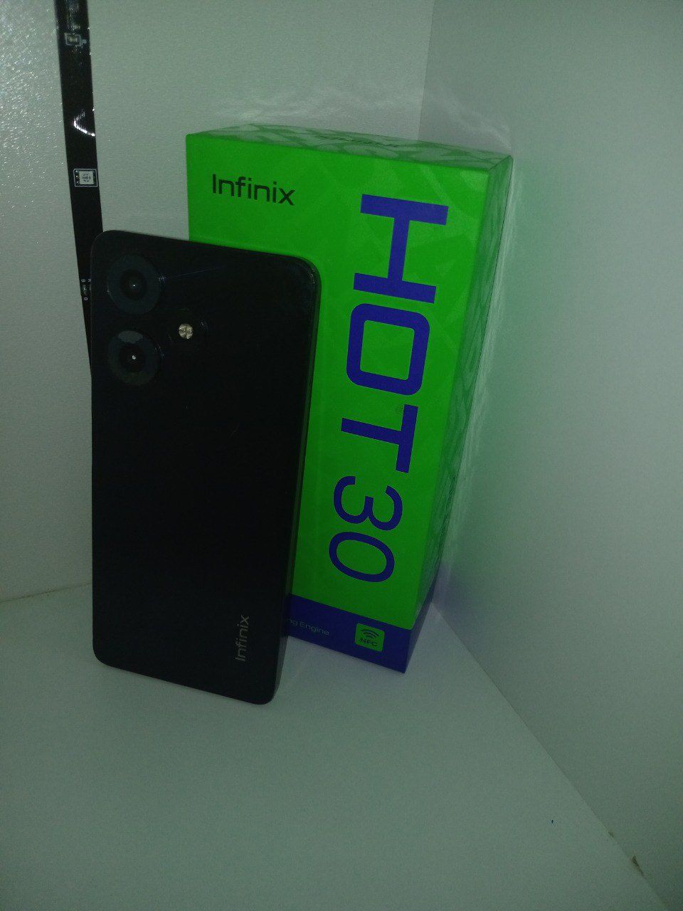 Infinix hot 30  kami bor,будет подешевлее,256gb operativka 16 gb