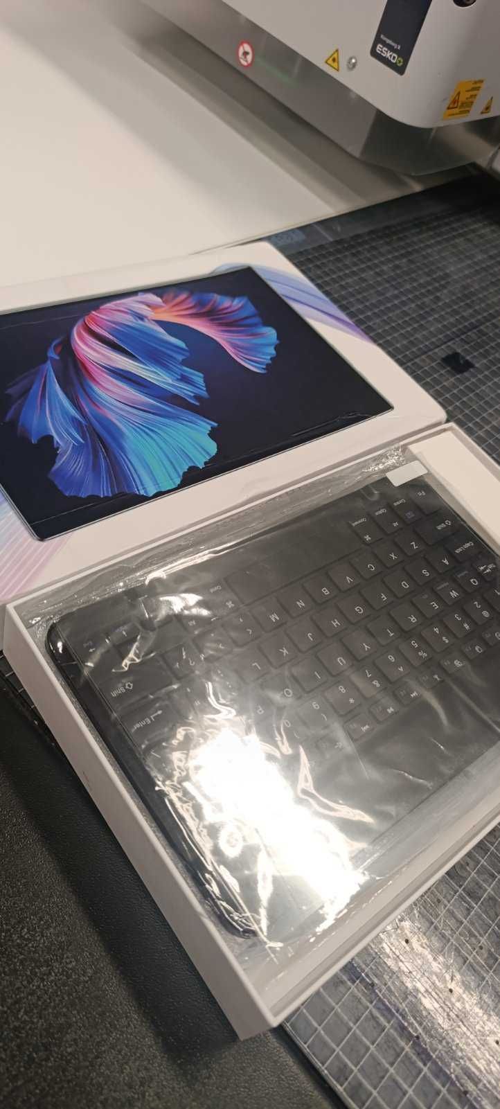Продавам таблет 10.36 inch tablet Android 14