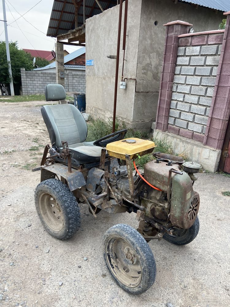 Трактор мини в хорошом состояние