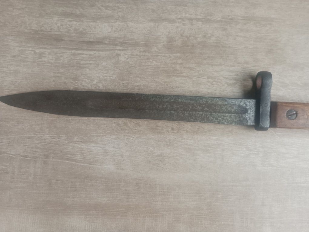 Стар военен нож,щик