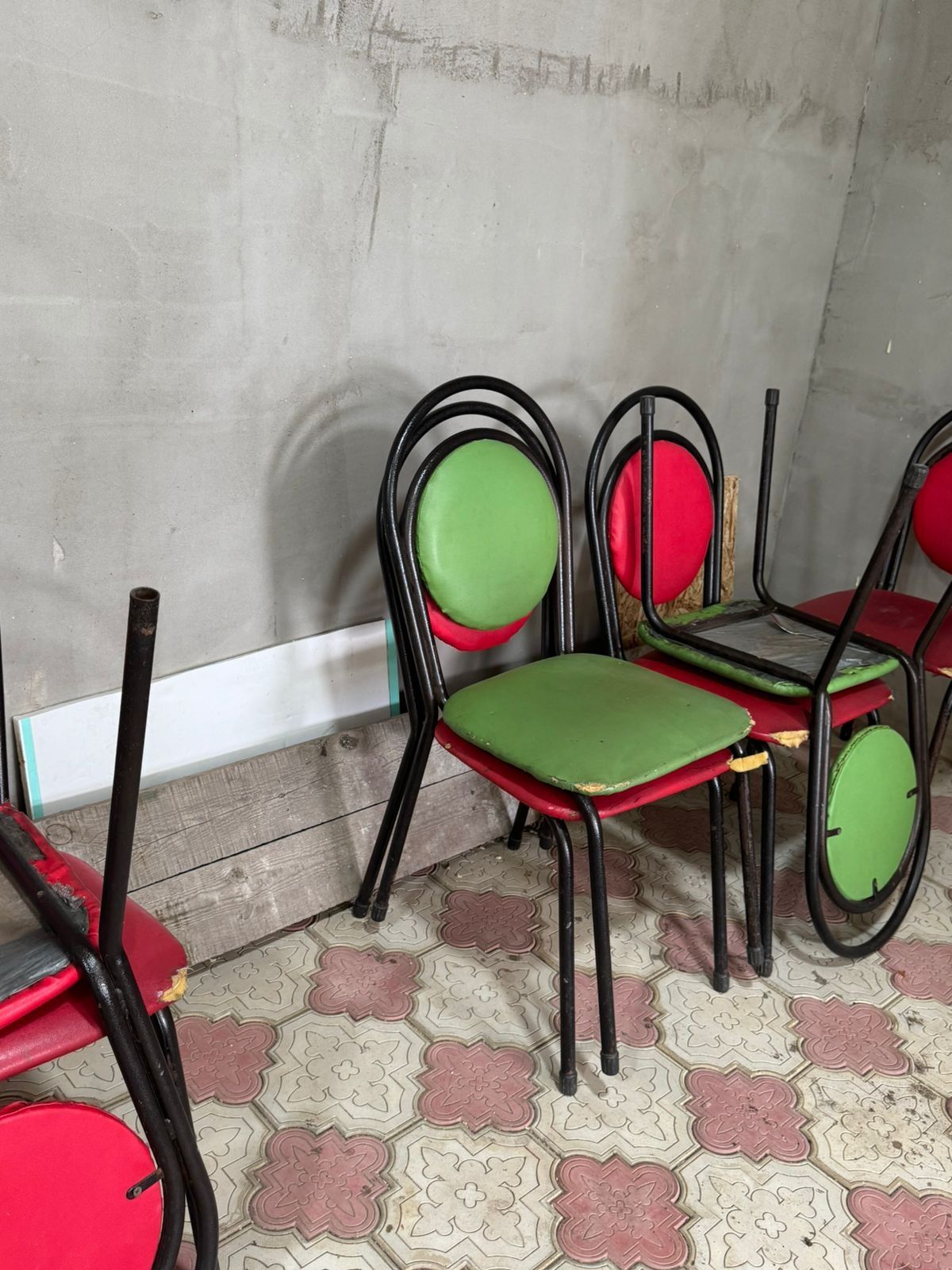 Продам стол и стулья