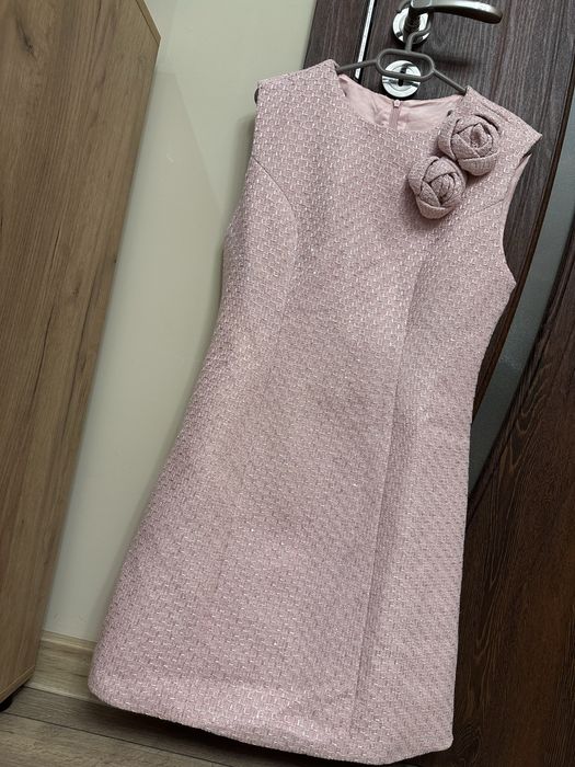 Лукс Рокля от букле/ туид с 3 D рози