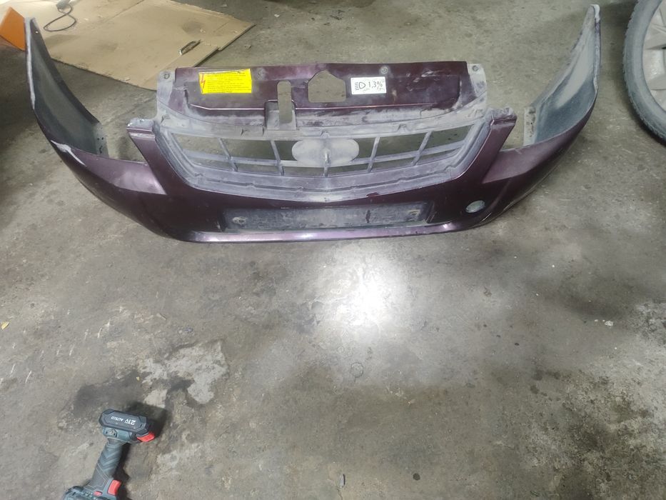 Продам бампер передний на Приору