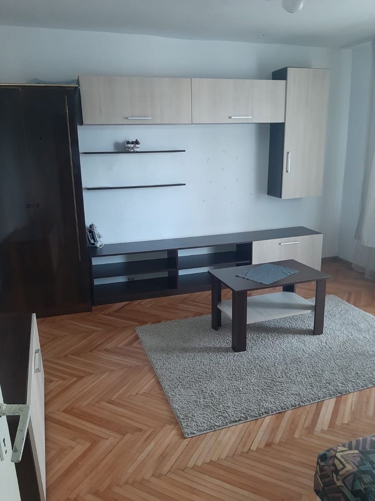 Închiriez garsonieră