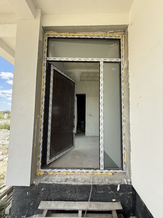 Casă nouă P+M de vânzare – se predă la alb. Pret negociabil.