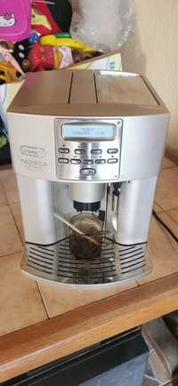 Expresor/Espressor/Aparat cafea Delonghi Magnifica Automatic