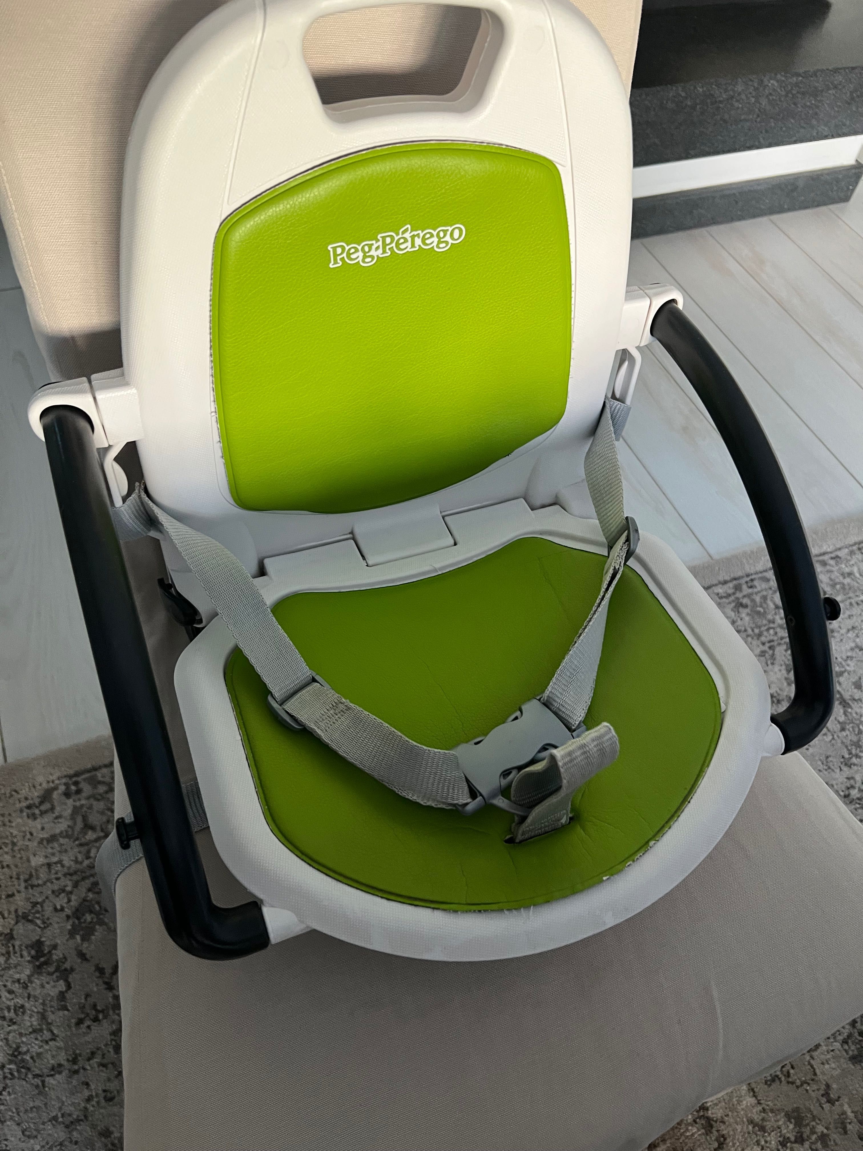 Столче за хранене с масичка за бебе деца Peg Perego