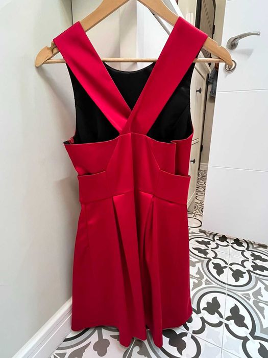 Прекрасна червена рокля Zara от тафта S размер