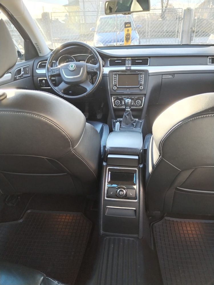 Vand skoda superb,2013,140cp,manuala