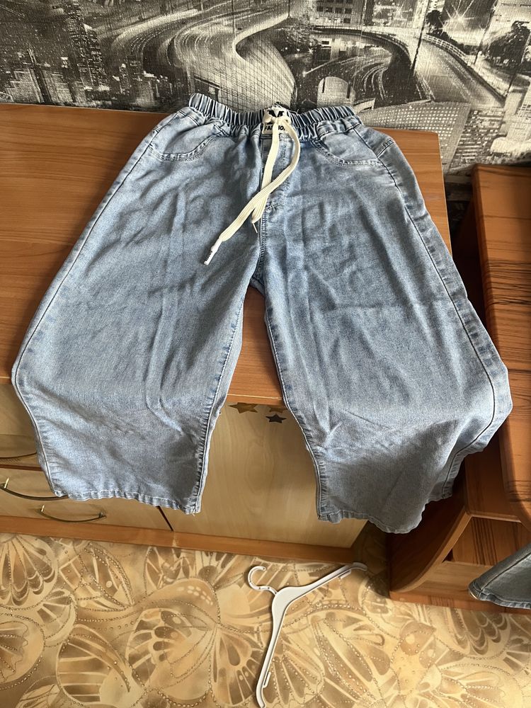 Продам вещи на девочку лет 6-8