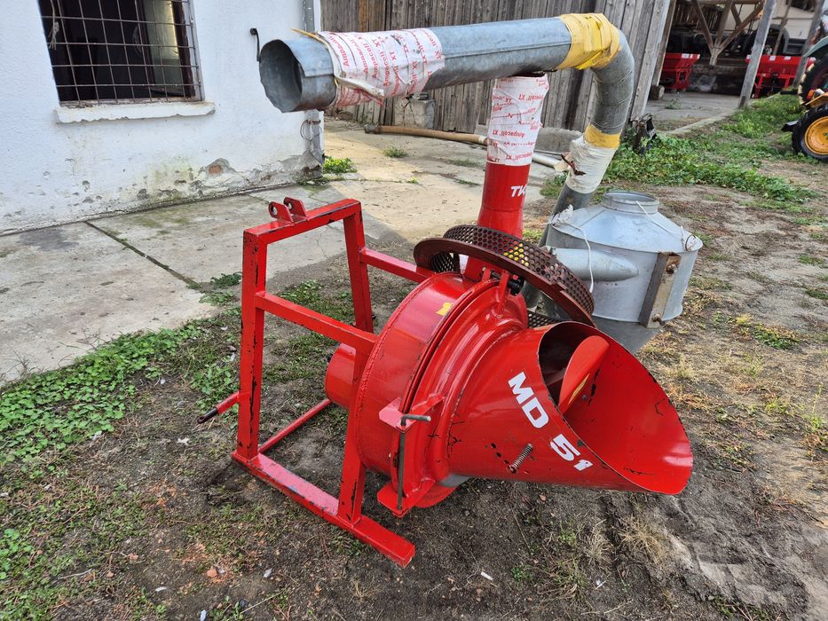 Moara de cereale după tractor