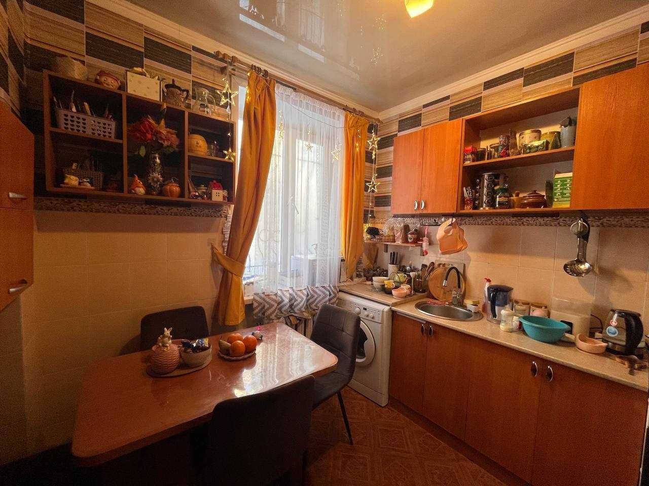 Продам 2- комнатную квартиру и гараж во дворе.// ул.Гвардейская