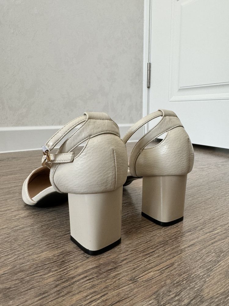 Женские туфли (40 размер)