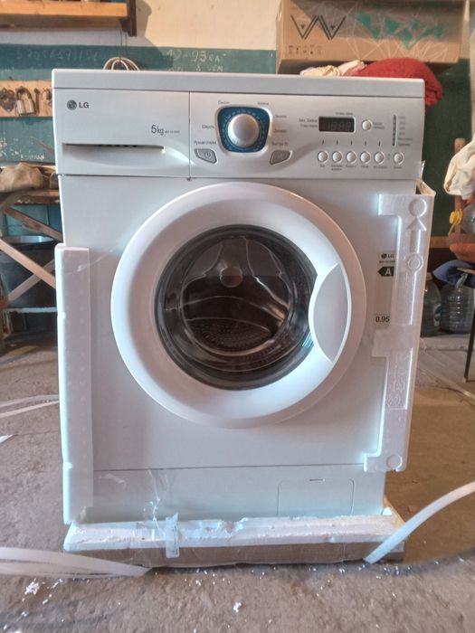 Продам стиральную машину LG 5кг.