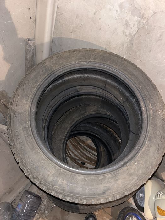 Зимный шипый покрышки.215/55/R17