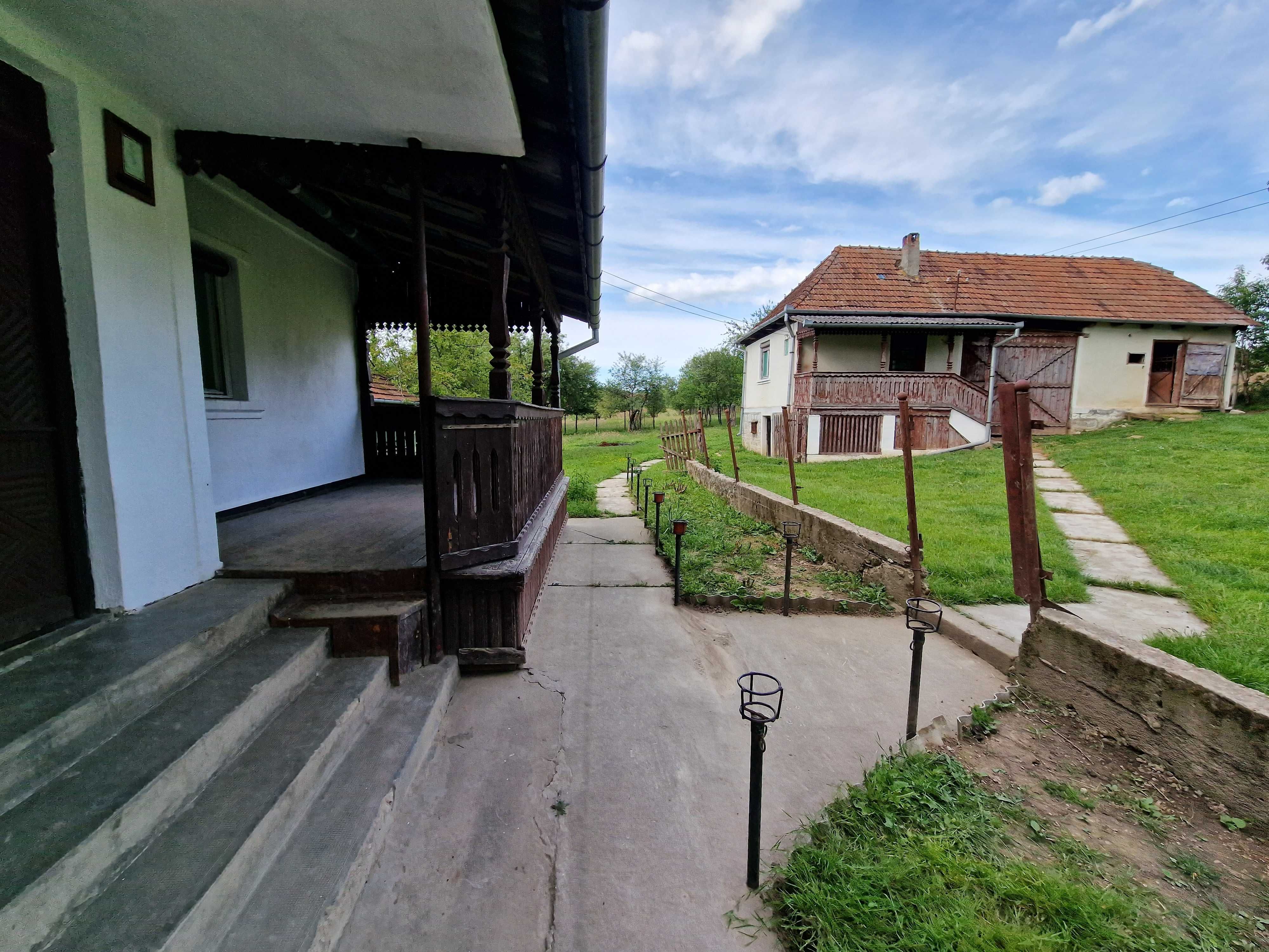 Vand Casa cu Teren Mare |
Zona Linistita- Balnaca/Suncuius