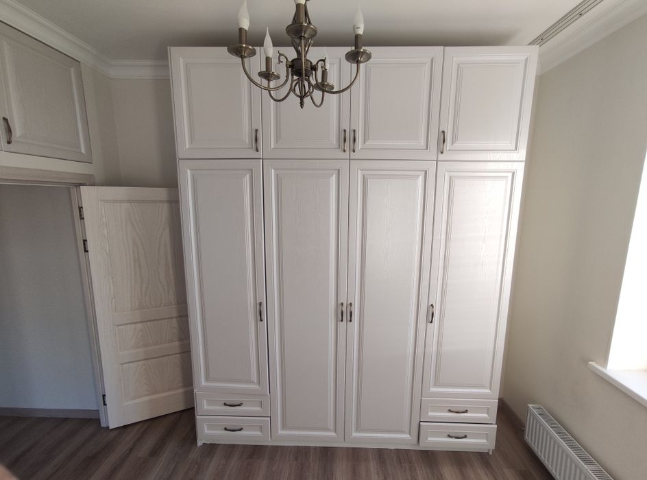 Шкаф распашной, отличное состояние