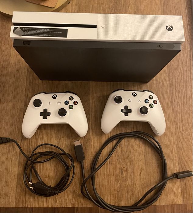 Xbox One S + 2 manete