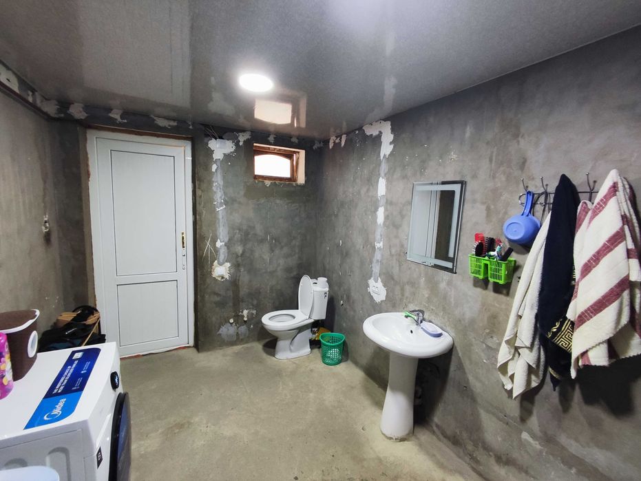 продается 5-комнатный дом со всеми удобствами. 1,8 сот;