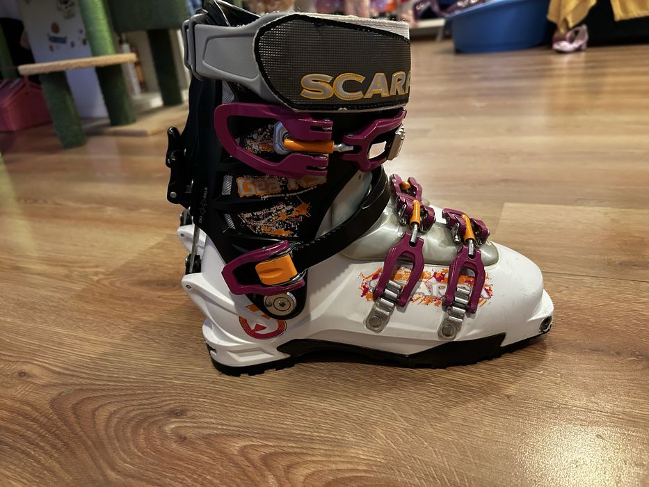 Clapari Scarpa Gea RS femei, touring boots  nr 25.