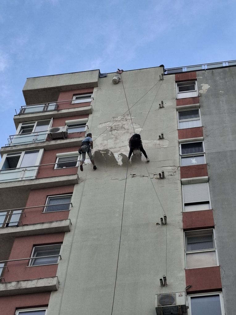 Reparații  fatada  cu alpiniști utilitari  București