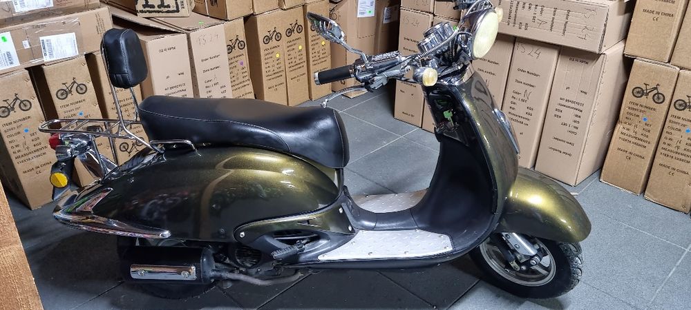 Scuter pe  Benzina clasic!!