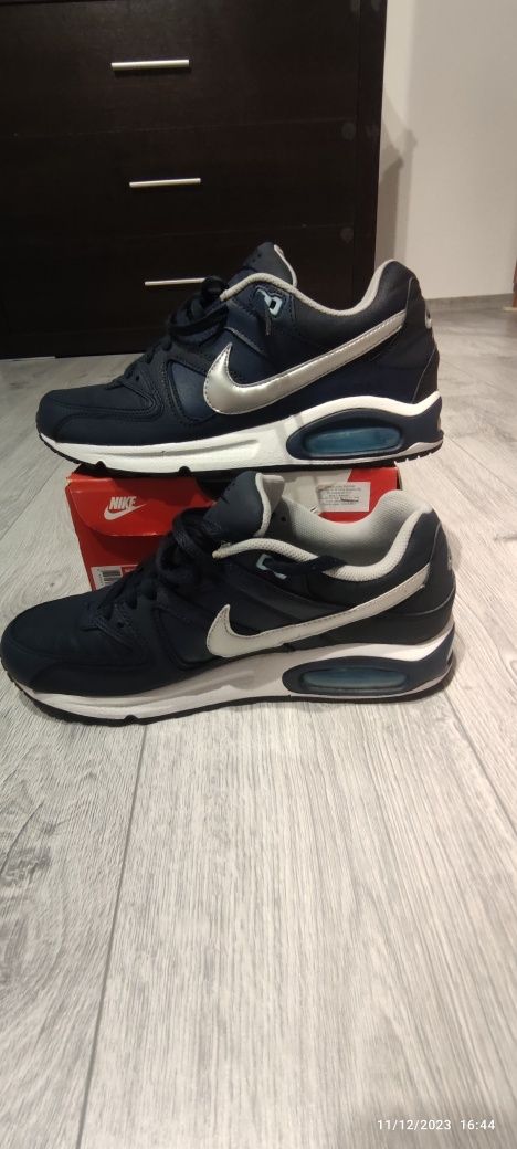 NIKE Air Max Command