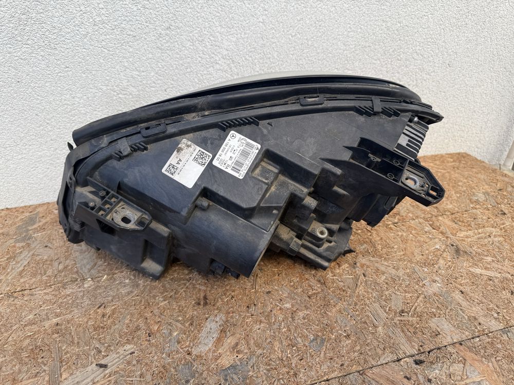Far dreapta Mercedes GLA W156 Bi Xenon + LED Original Europa