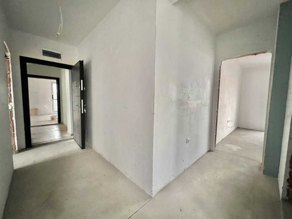 Продава се Тристаен апартамент в к.к. Св.Св. Константин и Елена - 85 кв.м за 1977 €/кв.м - Снимка #1