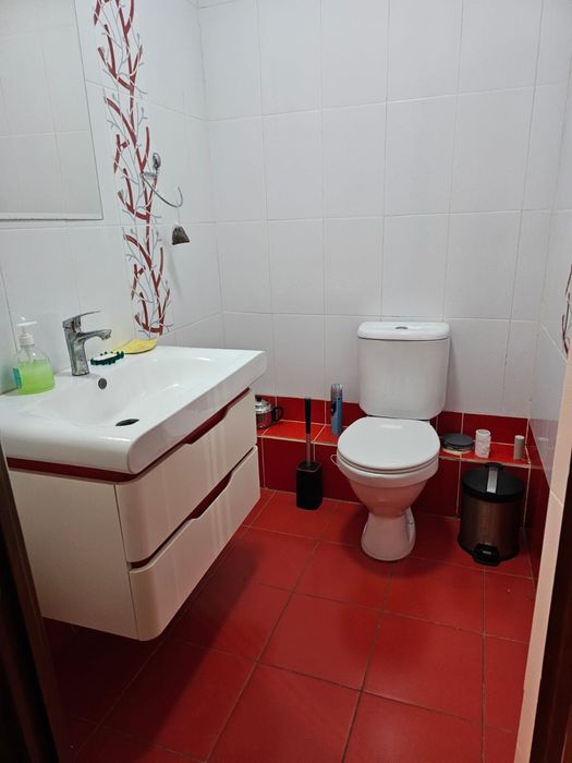 Продам тумбу вместе с унитазом