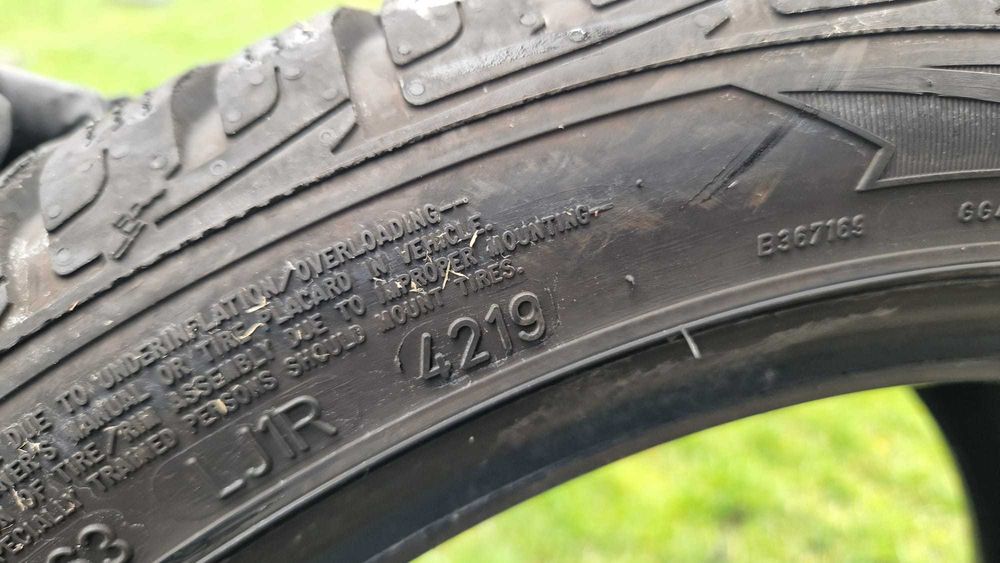 1 anvelopa iarna 215 45 R 17 Goodyear