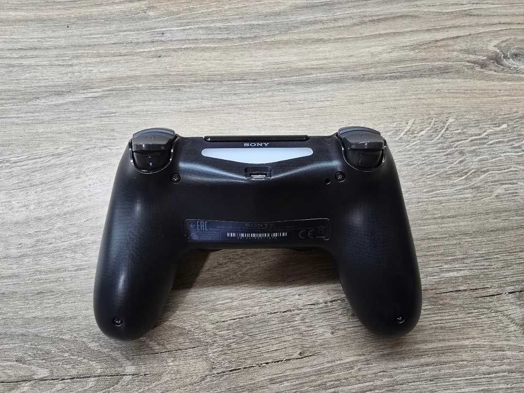 PlayStation 4 PRO 1TB + Контролер + Зарядна станция + Игри