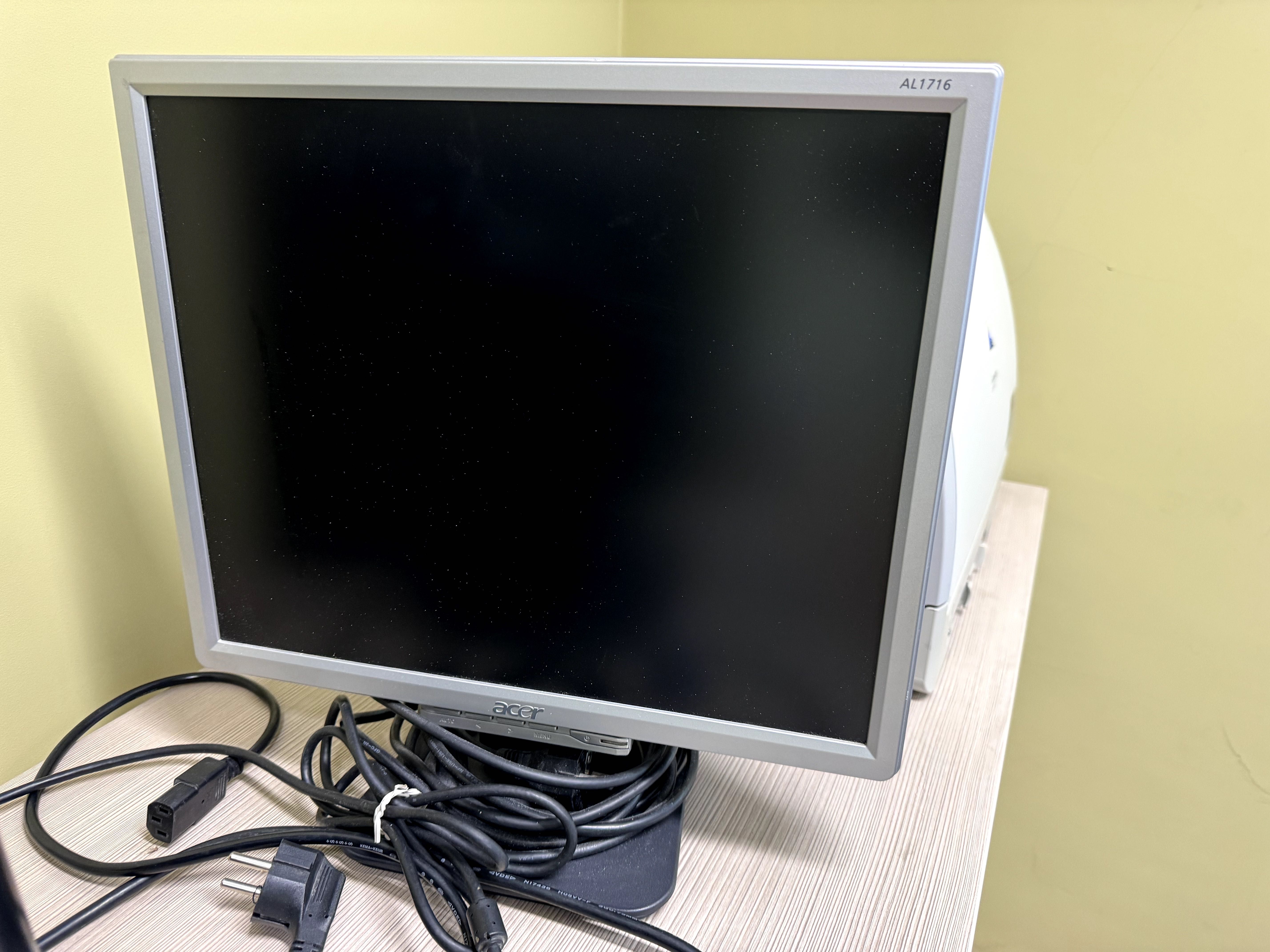 Монитор Philips, AOC, Aser 19", 17", 17"