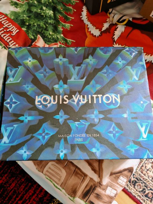 Vând adidași LV noi