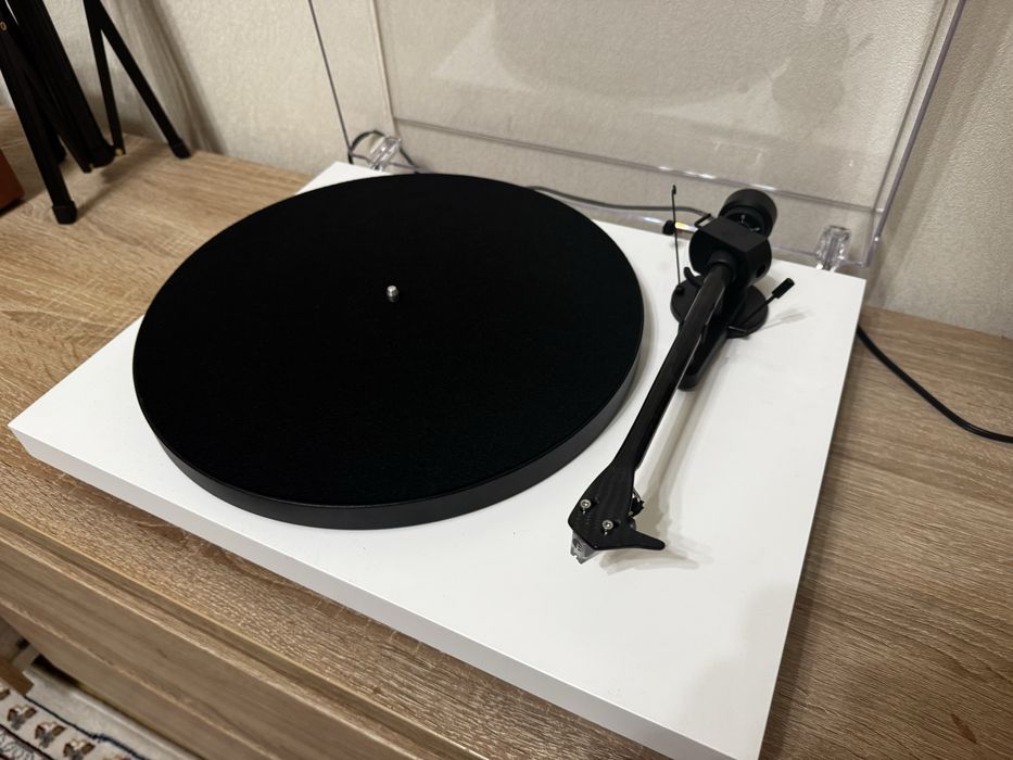 Виниловый проигрыватель Pro-Ject Debut Carbon EVO 2 Pick It MM черный