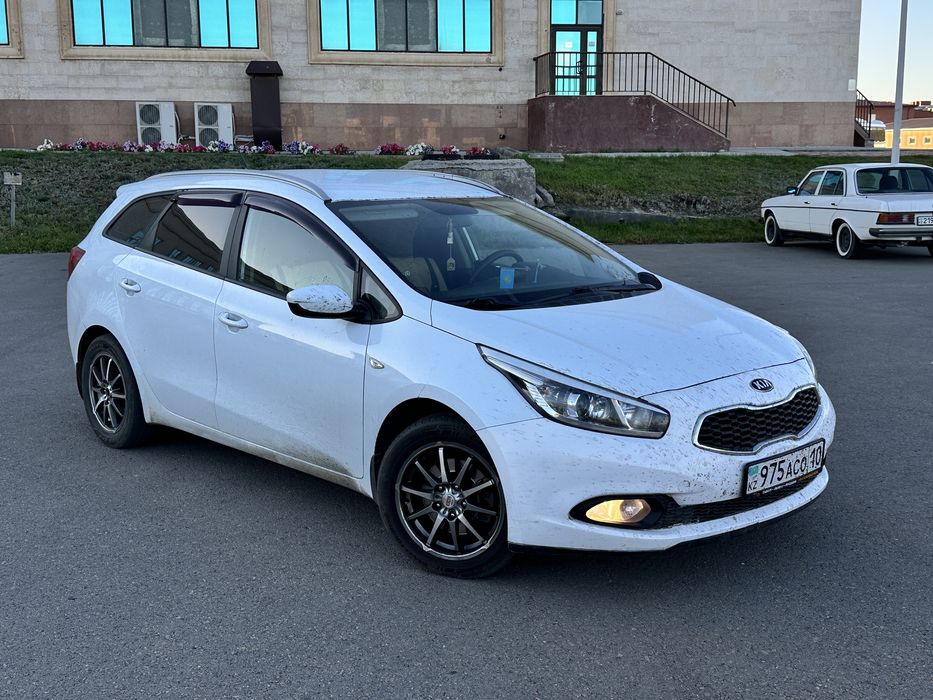 Продаётся автомобиль Киа Сид 2015 года