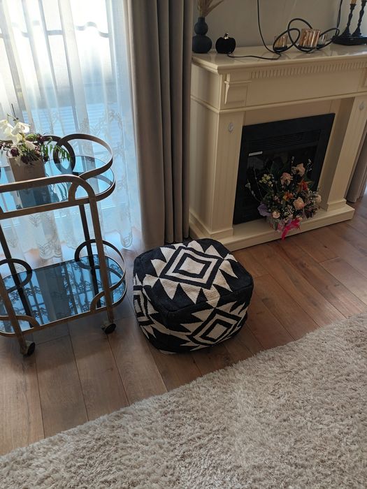 Taburet model geometric, alb negru