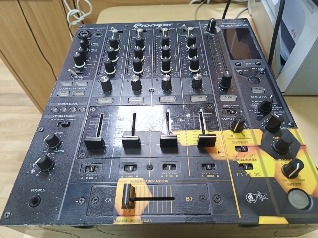 Vând mixer Pioneer DJM 800