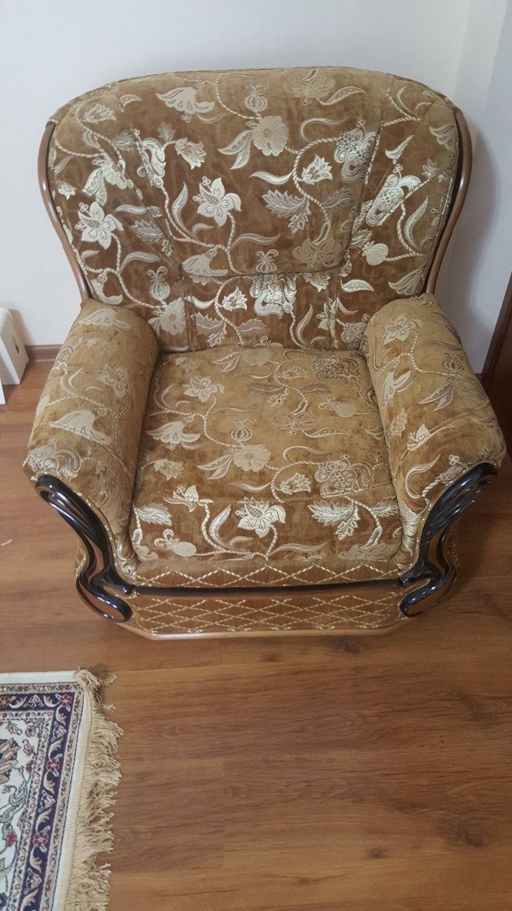 Продам диван раскладной с двумя креслами, производство фирмы"Пинскдрев