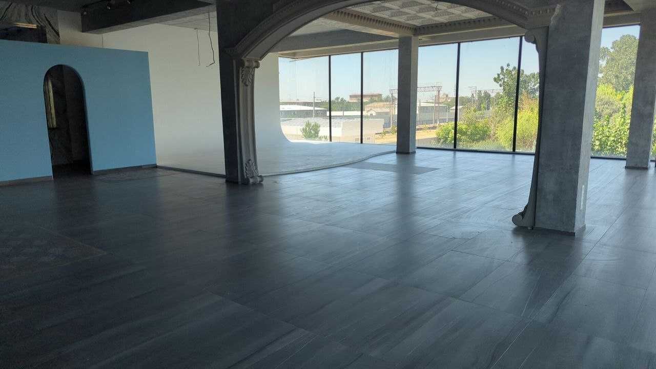 Сдаётся Здание Вдоль Дороги 1053м2 Яккасарайский р-н(N199)