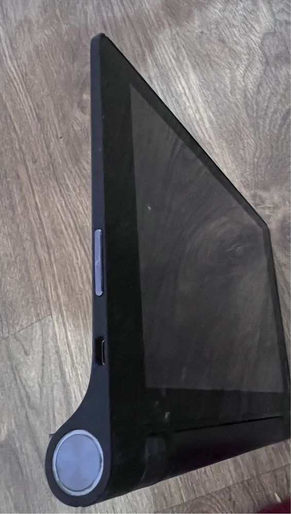 Таблет Lenovo Tab Yoga 3 YT3-850F, 8'', Quad-Core 1.3 GHz, 2GB RAM