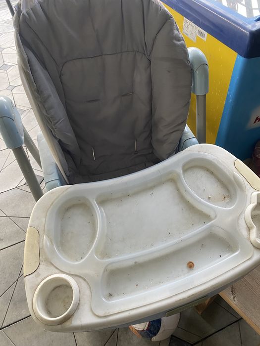 Отдам даром , машинка полуавтомат рабочая и детский стульчик для кормл