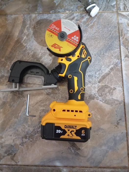 Mini flex dewalt cu baterie de 6A