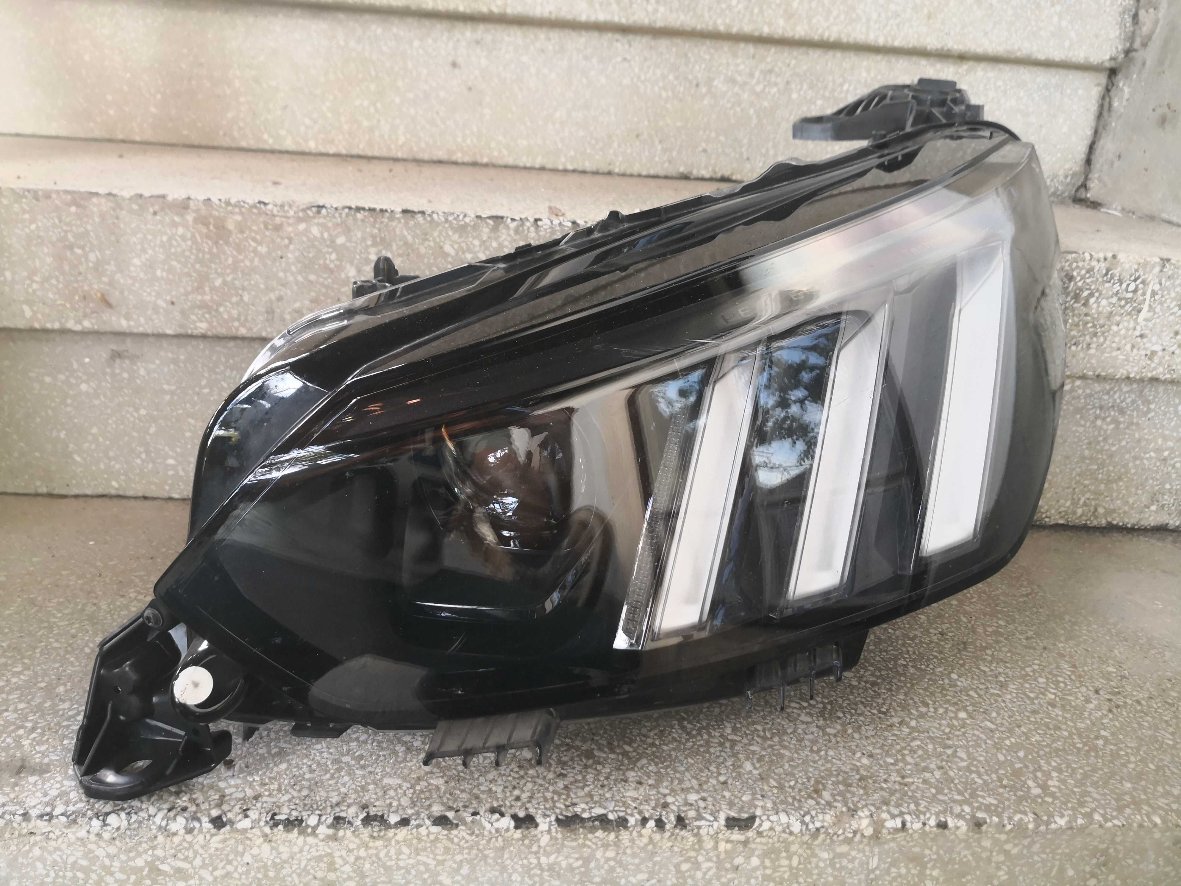 Фар Пежо 208 LED ляв/Фар Peugeot 208 FULL LED/Фар пежо 208