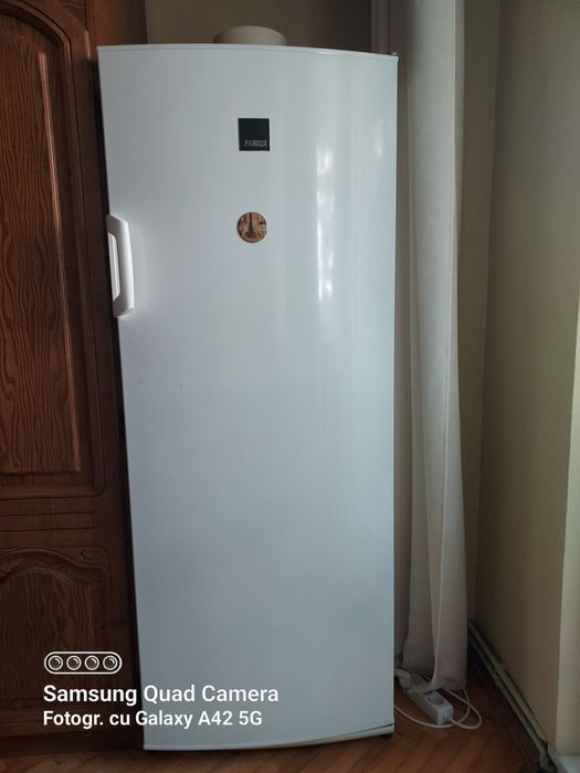 Congelator Arctic 4 sertare și Congelator Zanussi 5 sertare