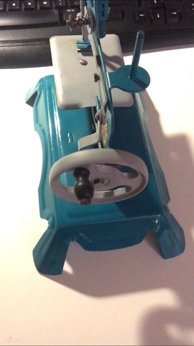 Masina de cusut vintage de colectie 1940 UNICAT, RESTAURATA TOTAL